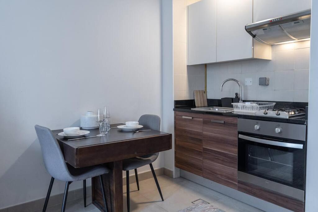 Cozy Studio In Sparkle Tower Jbr By Suiteable Дубай Екстериор снимка